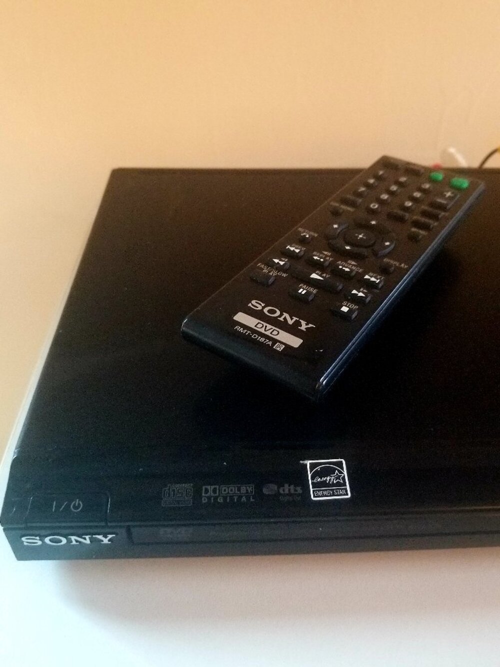 Sony DVD Player with Remote & Cords